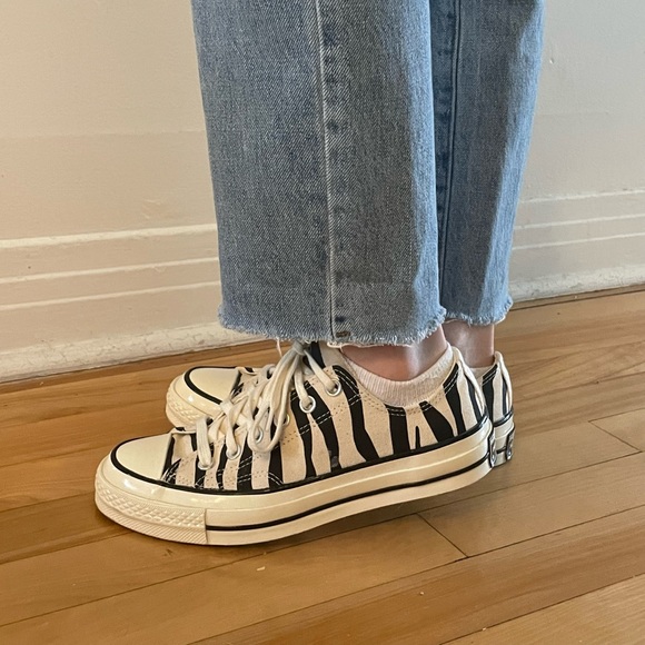 Converse Shoes - Zebra stipe low top converse